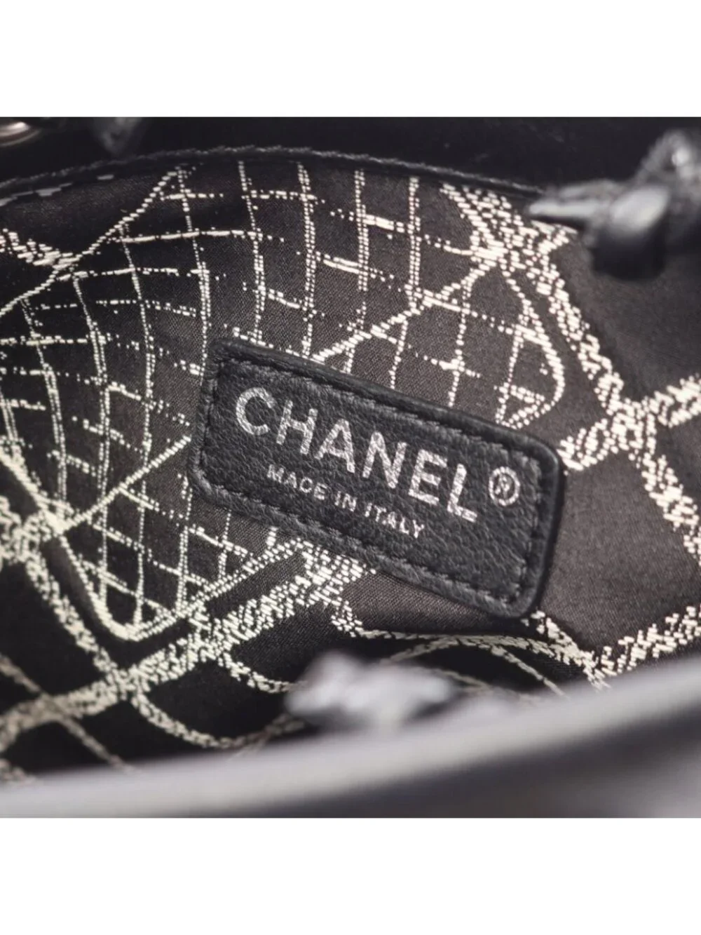 Chanel Tote Essential PM Black Leather Mini - Picture 4 of 9
